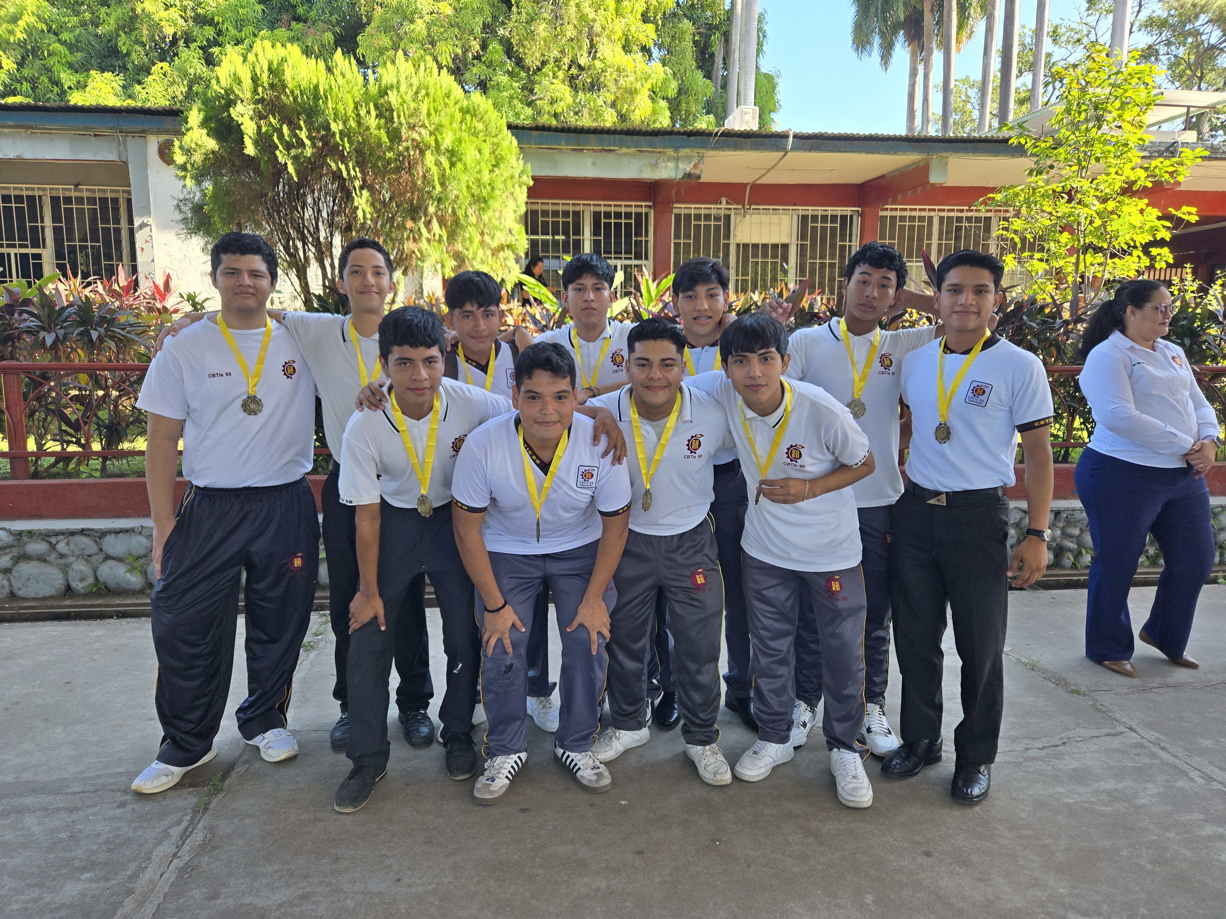 Estudiantes en laboratorios técnicos